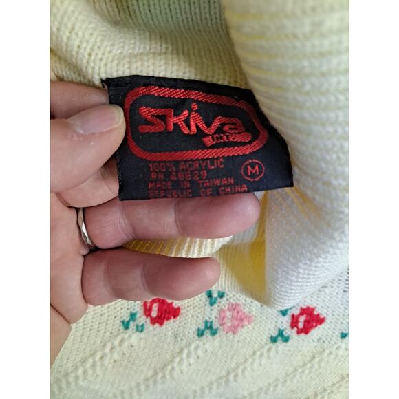 Vintage Skiva Faux Turtle Neck White and Flower Design Sweater Size M‎ - Picture 7 of 8